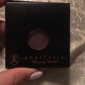 new anastasia beverly hills plum smoke eye shadow